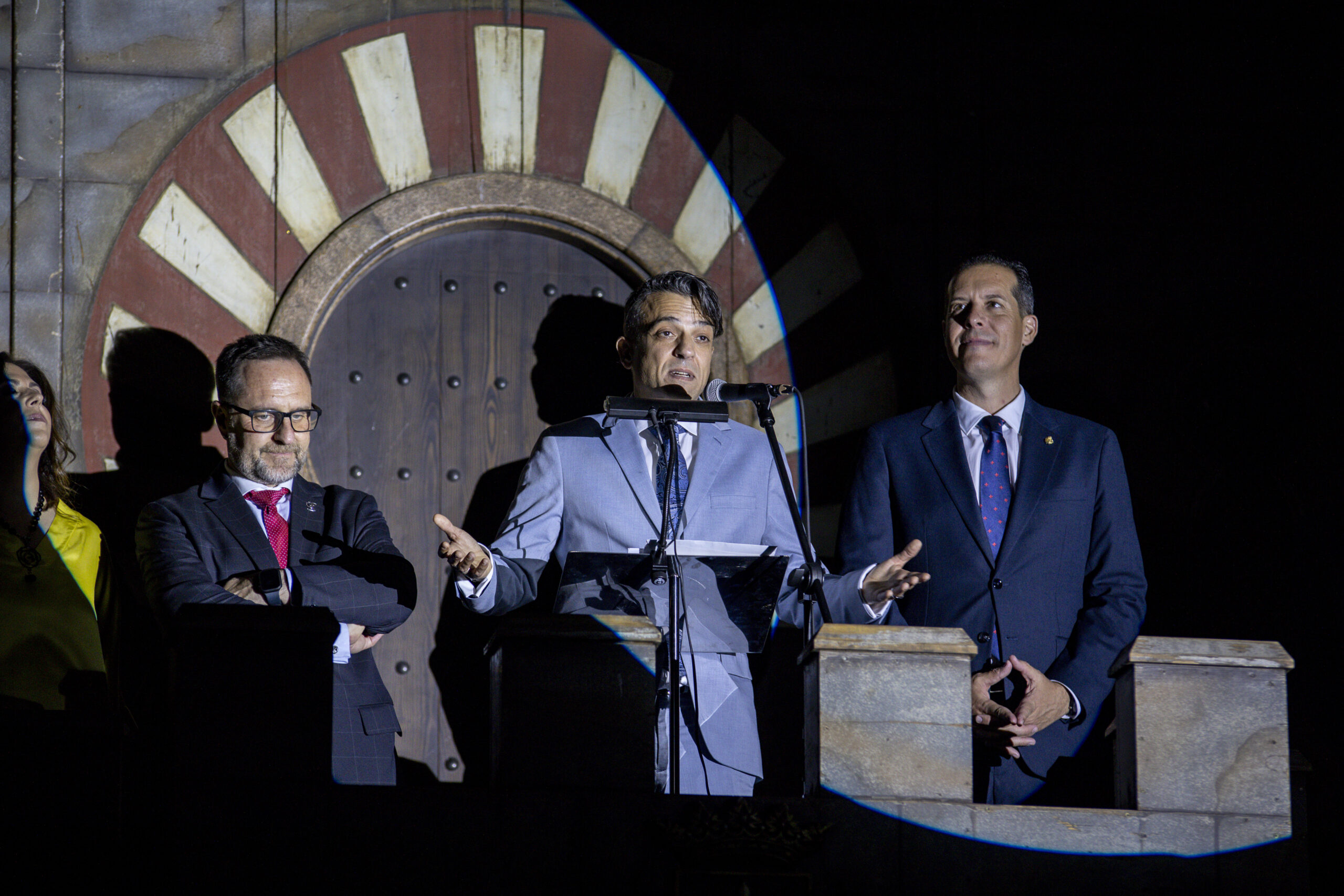 El actor Alejandro Vera pronunciando el pregón de fiestas del año 2025