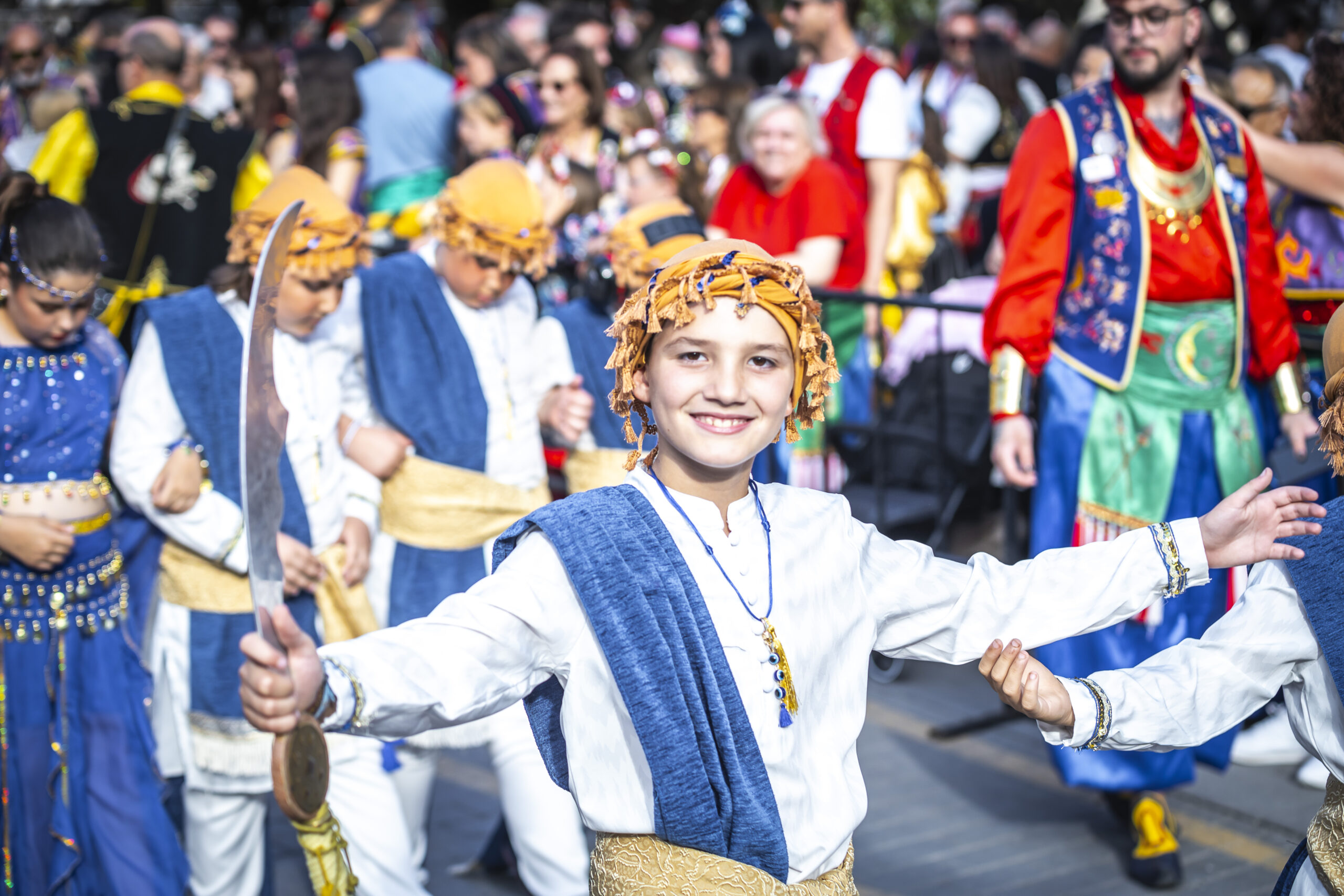 Escuadra infantil de la comparsa Moros Realistas participando en el desfile infantil Escuadra infantil de la comparsa Moros Realistas participando en el desfile infantil