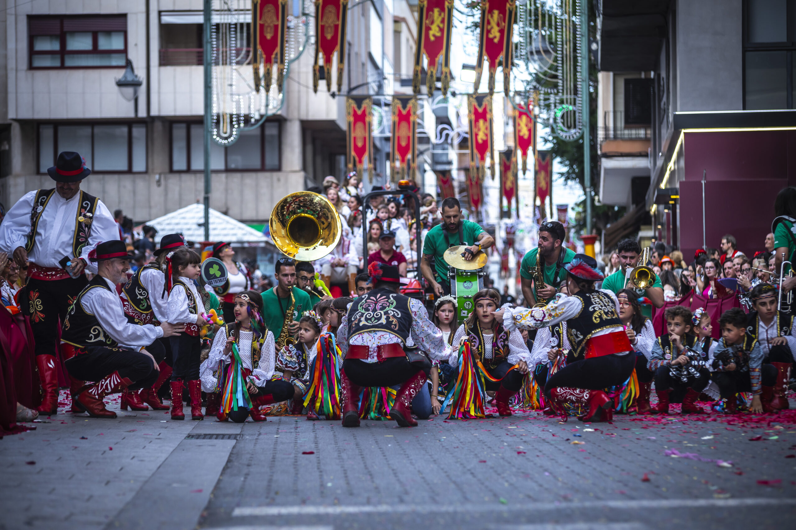 Niños de la comparsa Zíngaros en el Desfile Infantil Niños de la comparsa Zíngaros en el Desfile Infantil